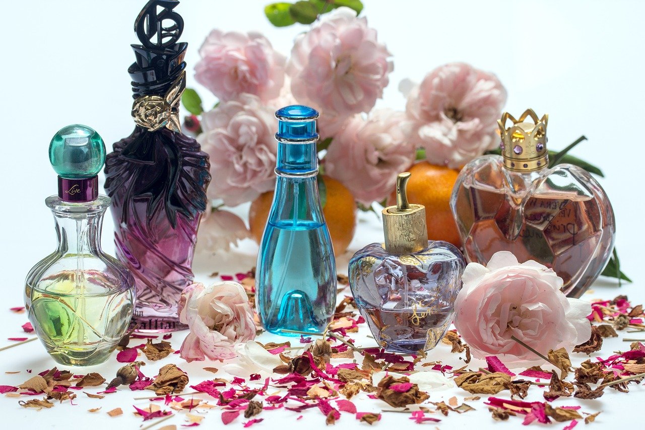 Aroma a rosas, madera, cítricos… ¡Cuidado! Los perfumes pueden causar problemas en la piel