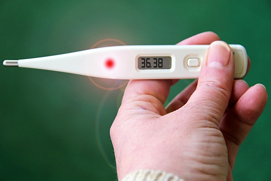 La temperatura corporal de las personas sanas sigue bajando y ya está lejos de los 37°