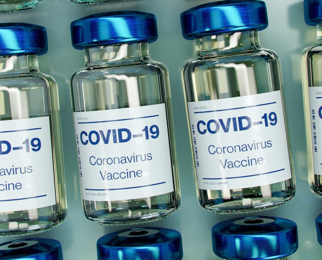 El 97% del personal médico recomienda la vacuna, frente a la desconfianza de la ‘calle’
