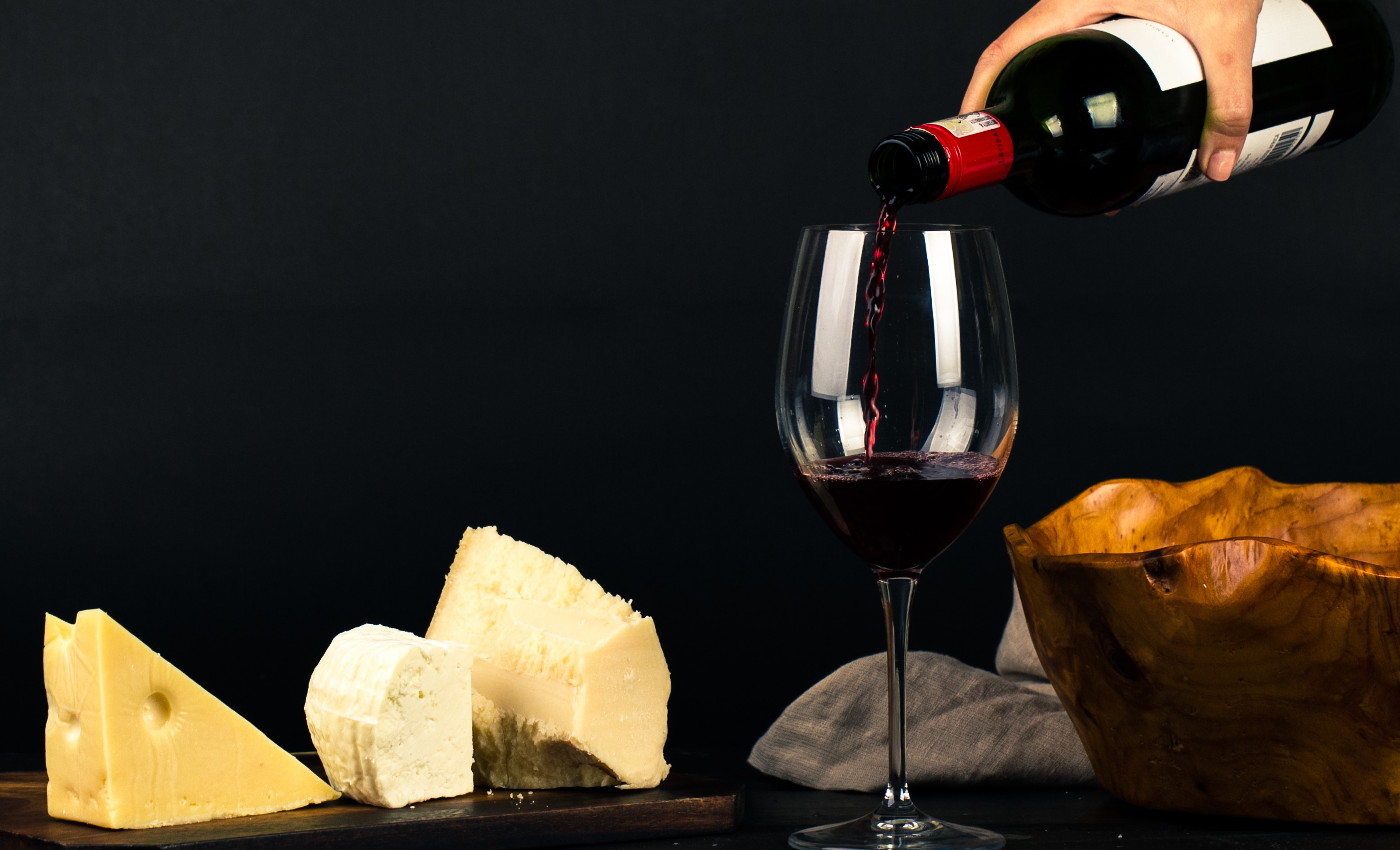 ¿Podemos reducir el deterioro cognitivo a base de queso y vino?