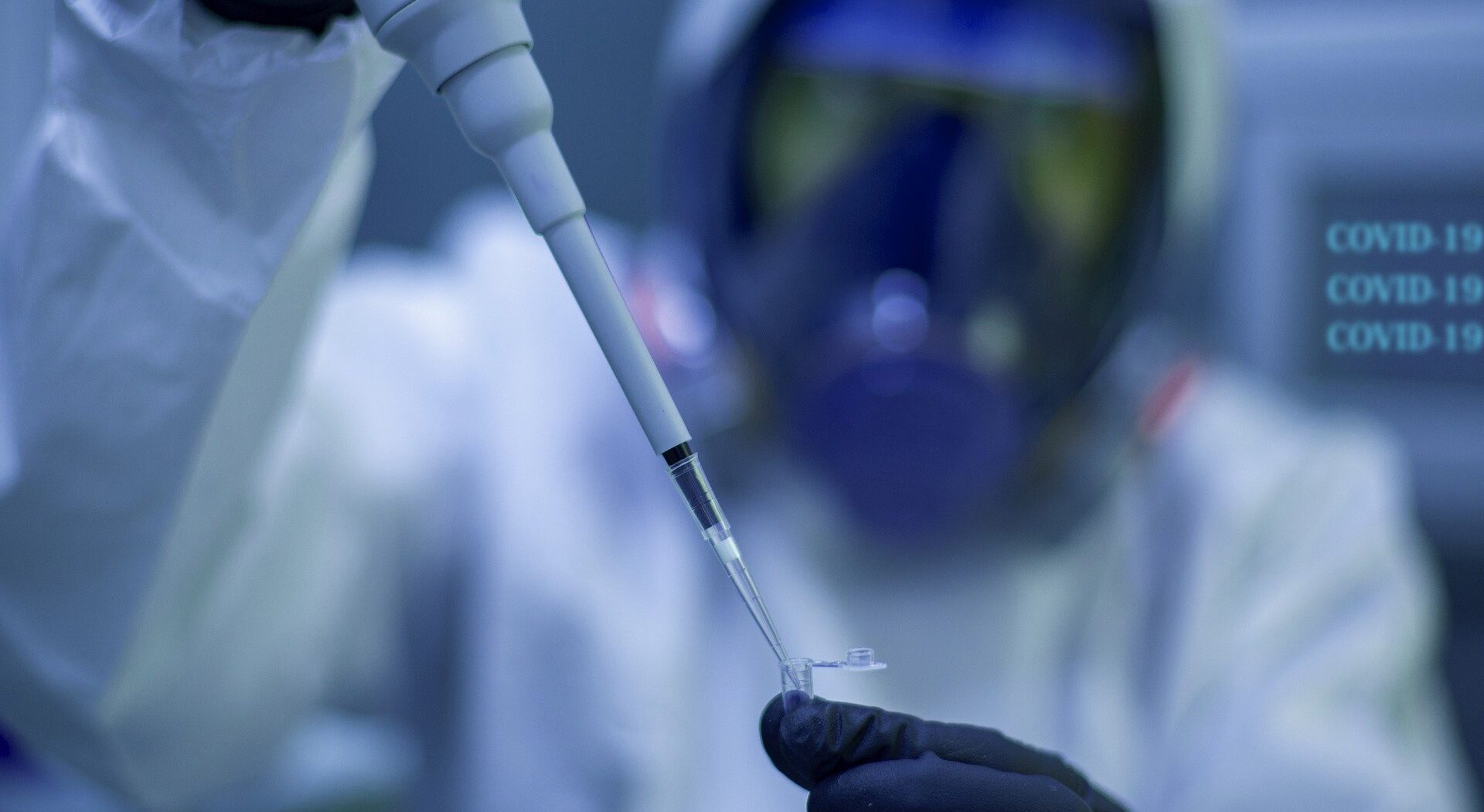 Científicos alemanes piden cambiar medidas para frenar el coronavirus, y eliminar el toque de queda