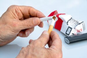 El estudio señala que el origen del cáncer de pulmón en personas no fumadoras podrían ser factores medioambientales