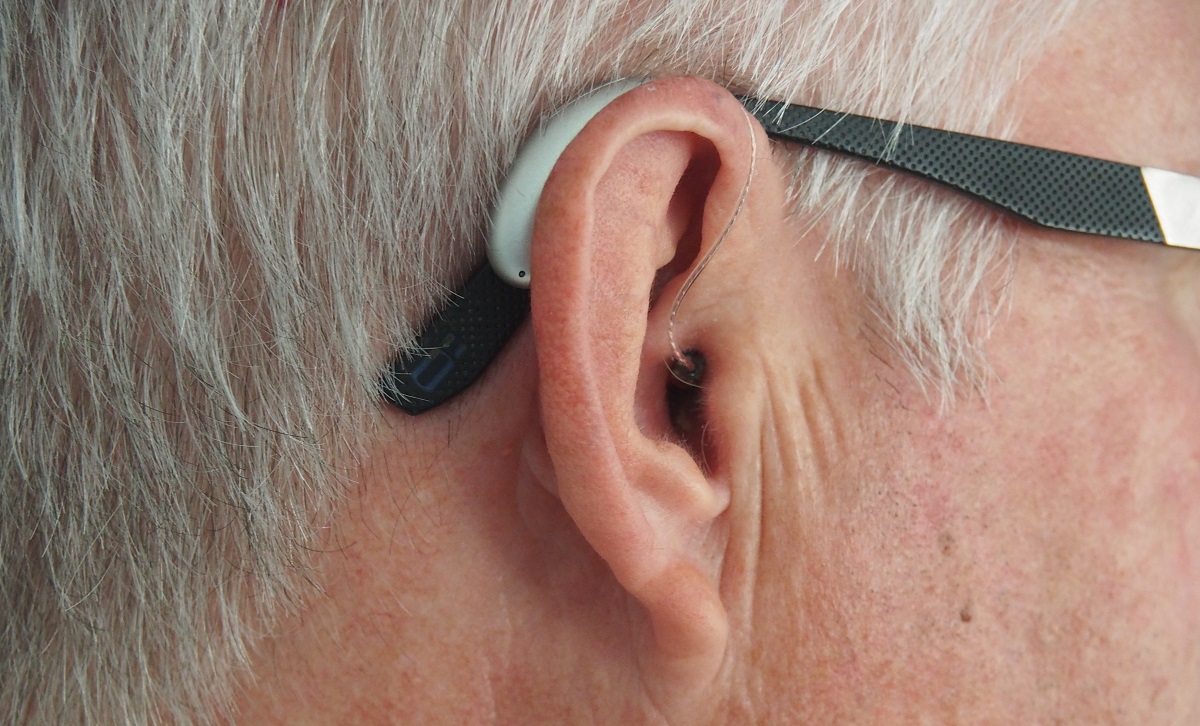 Los peligros añadidos de la sordera entre los mayores